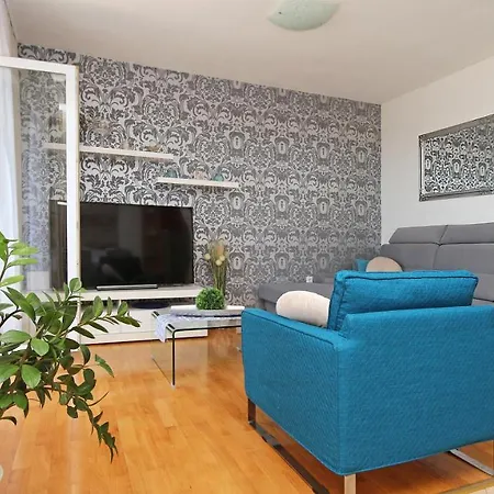 Emilija Apartment *