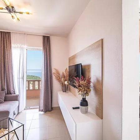 Emilija * Μακάρσκα